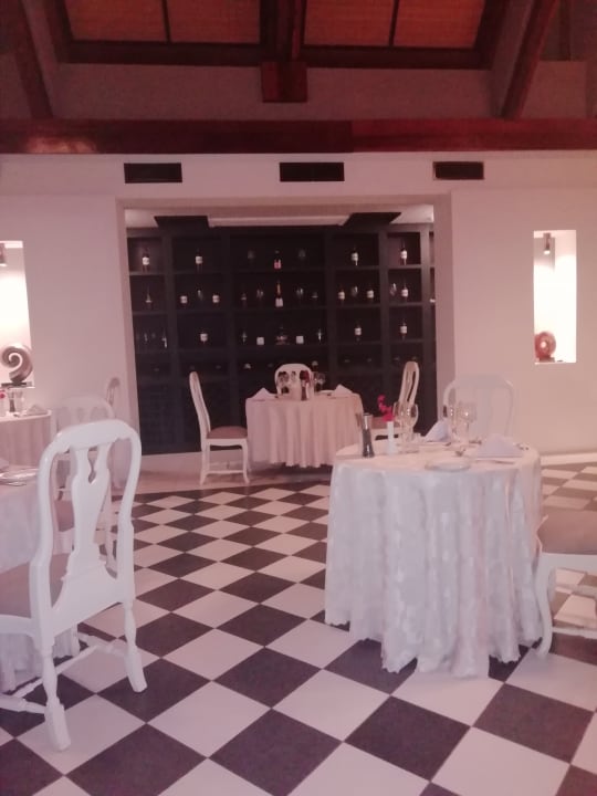 Gastro Crystals Beach Resort Belle Mare, a member of Radisson Individuals
