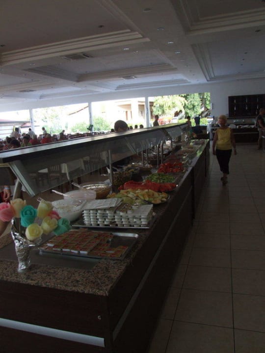 Teil des Buffets Hotel Sirma