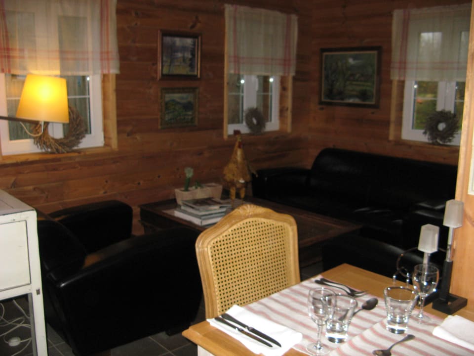 Sitzecke im Frühstücksraum Hotel Auberge De La Poulcière