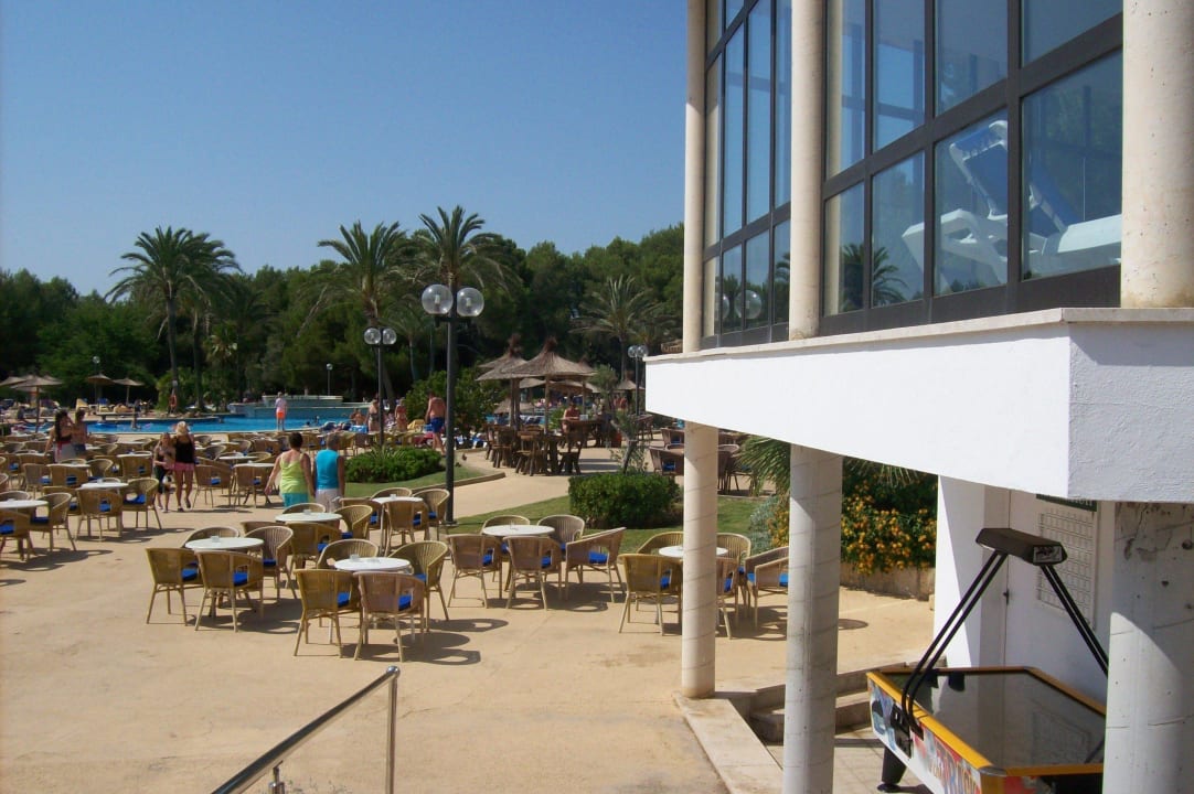 Blick vom Hotel zum Pool Hotel Exagon Park