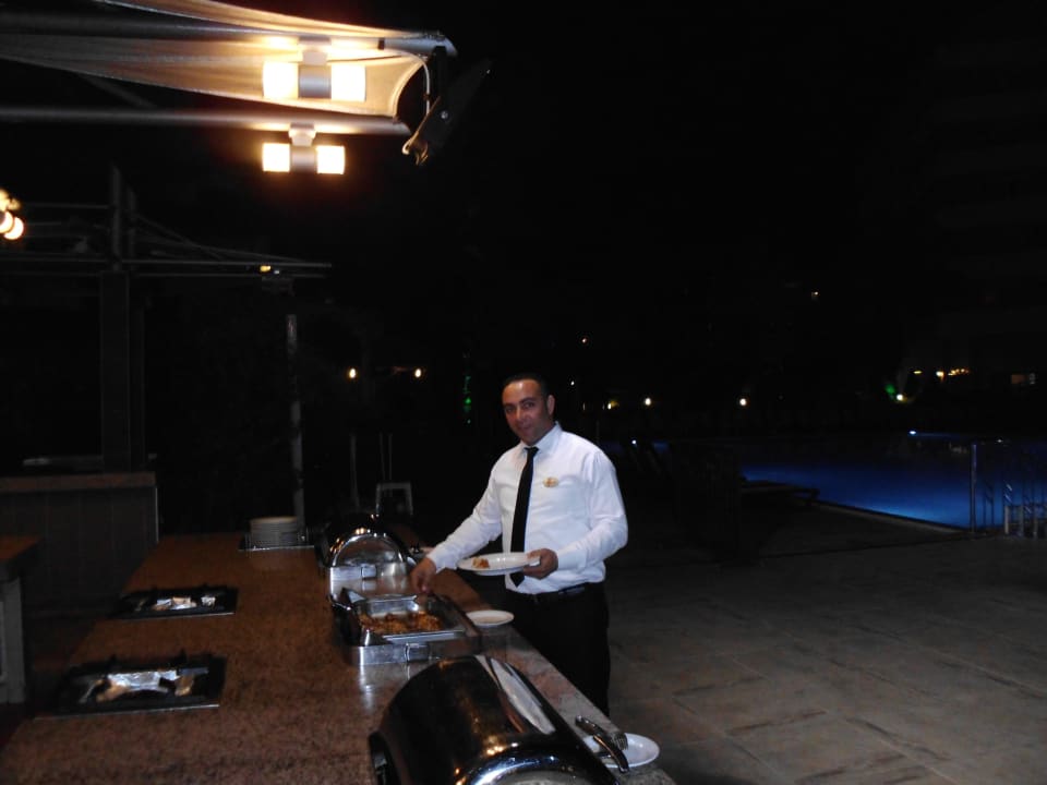 Auch ein Kellner hat Hunger Alaiye Resort & Spa