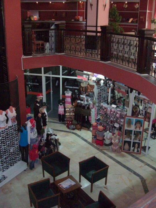 Geschäfte im Hauptgebäude Blue Star Hotel