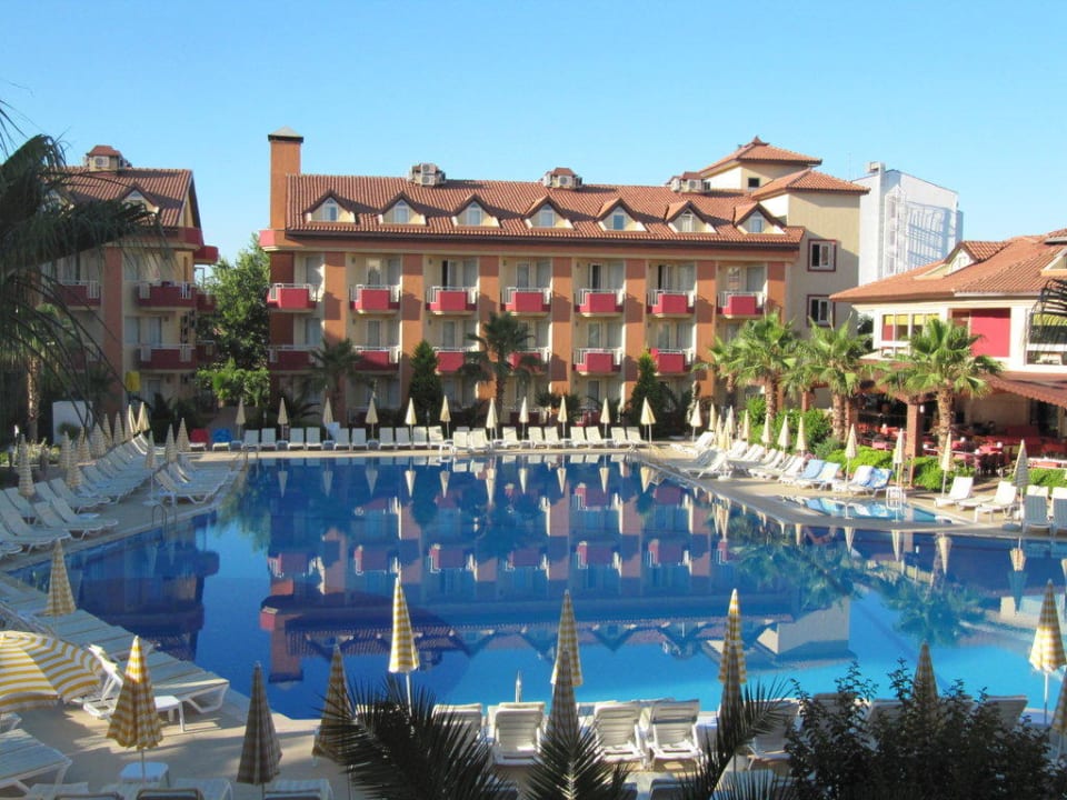 Blick auf den Pool Hotel Orfeus Park