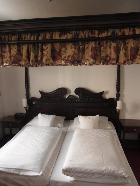 Ein herrliches Himmelbett King's Hotel Center