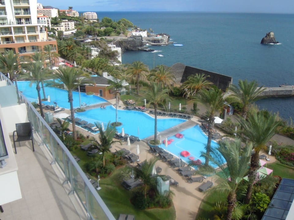 Blick vom Zimmer zum Pool Pestana Promenade Ocean Resort Hotel