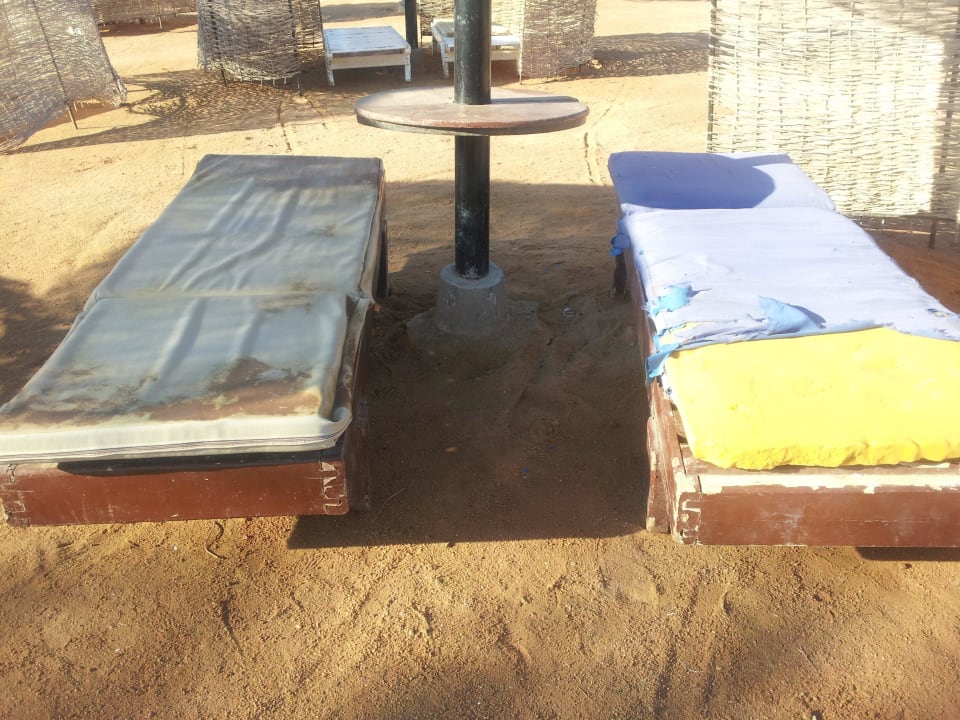 Liegen am Strand Riviera Aqua Park Resort