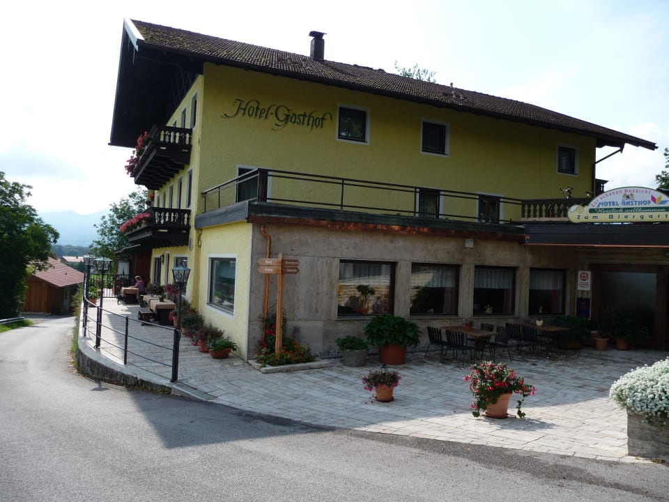 Außenansicht bei bestem Wetter Hotel Zur schönen Aussicht