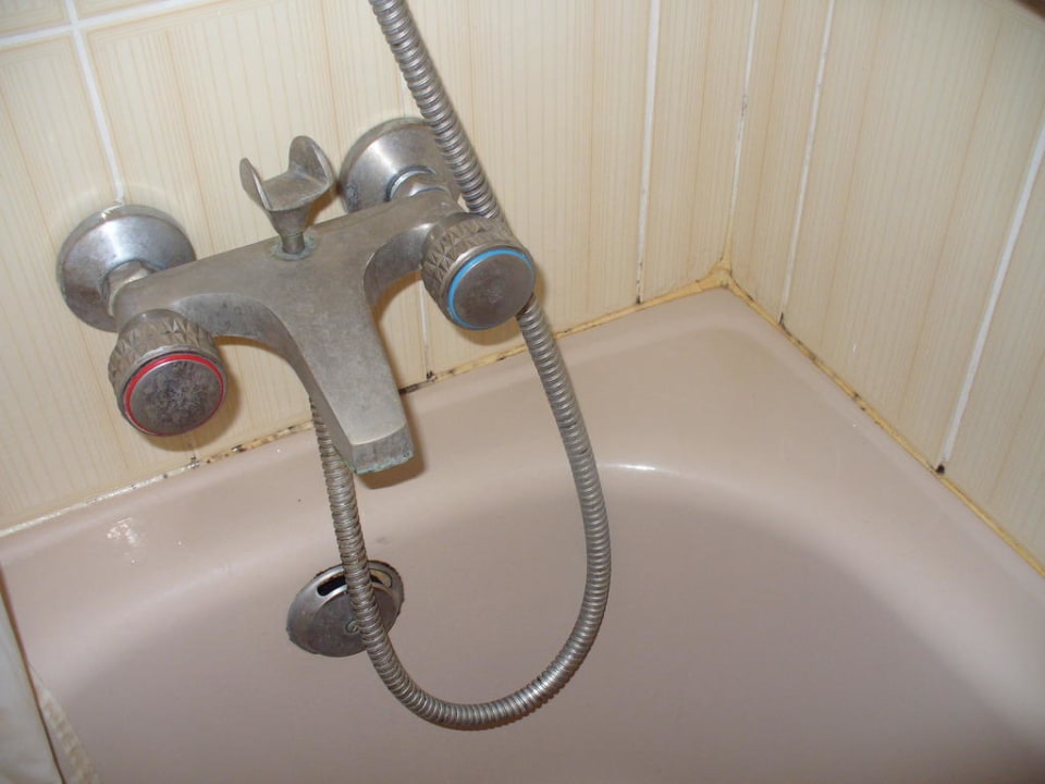 Spleśniałe fugi w łazience Bei Juan Playa Blanca