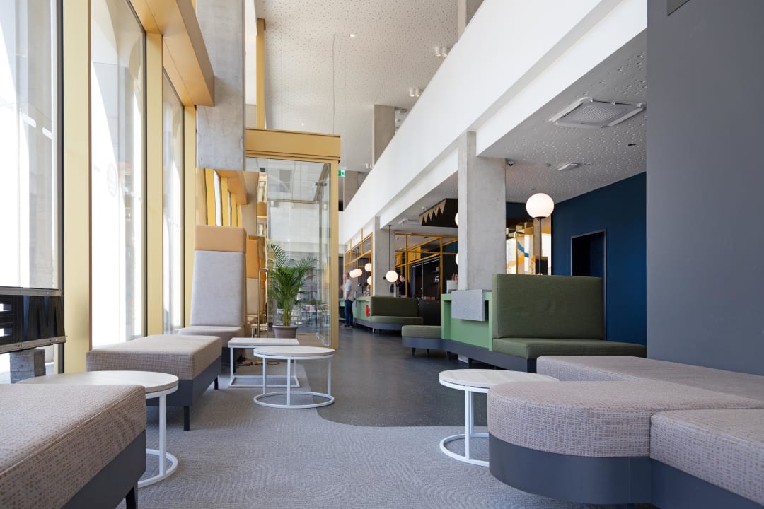 Lobby MEININGER Hotel Bremen Hauptbahnhof