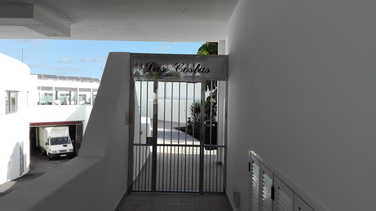 Neben Eingang bis 23uhr geöffnet Hotel Las Costas