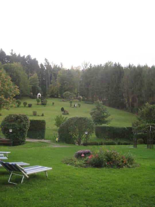 Garten/Liegewiese Das Steinberger Hotel