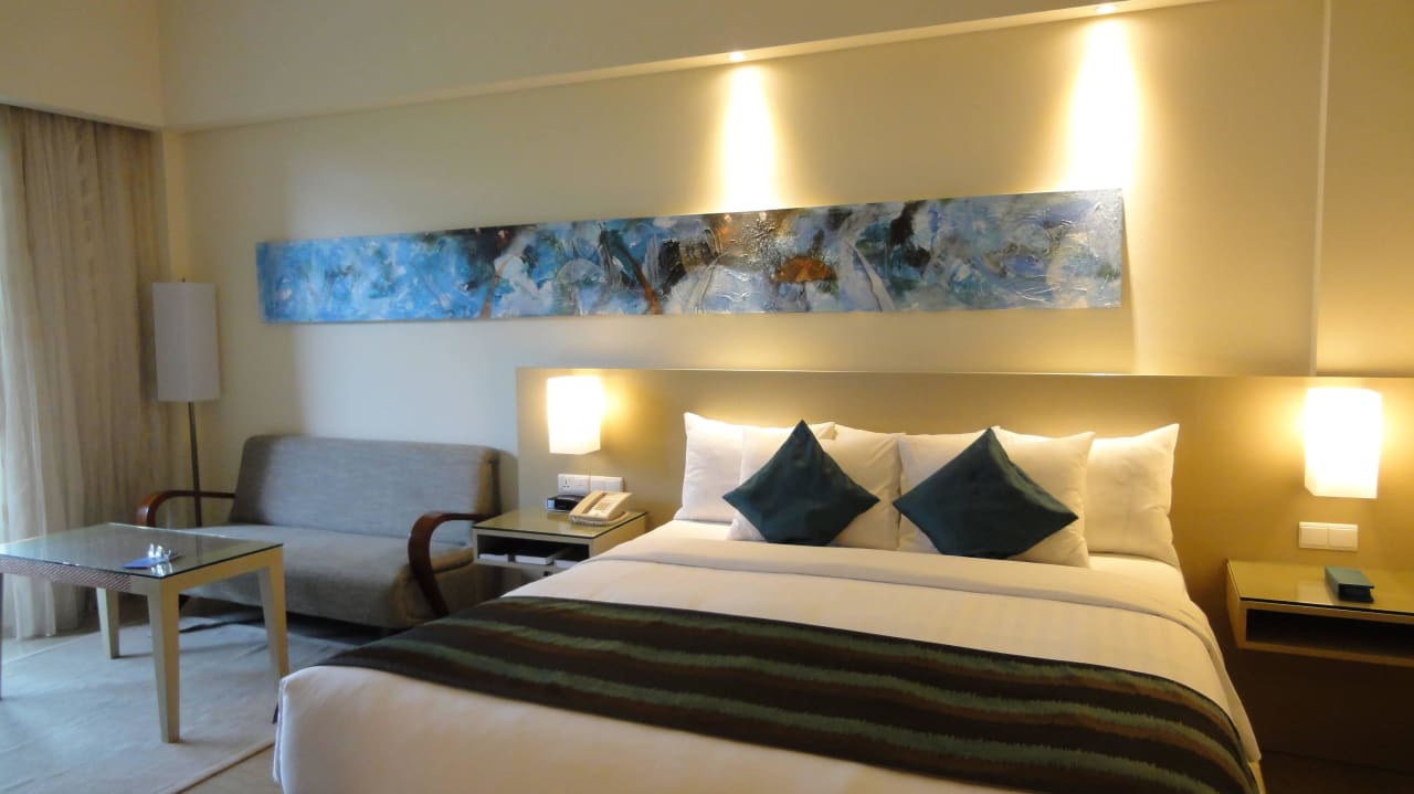 Standardzimmer - Blick Richtung Pool-Lagune Courtyard by Marriott Bali Nusa Dua