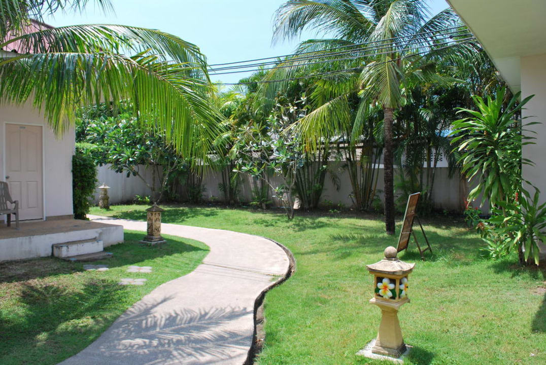 Территория отеля Hotel The Natural Resort