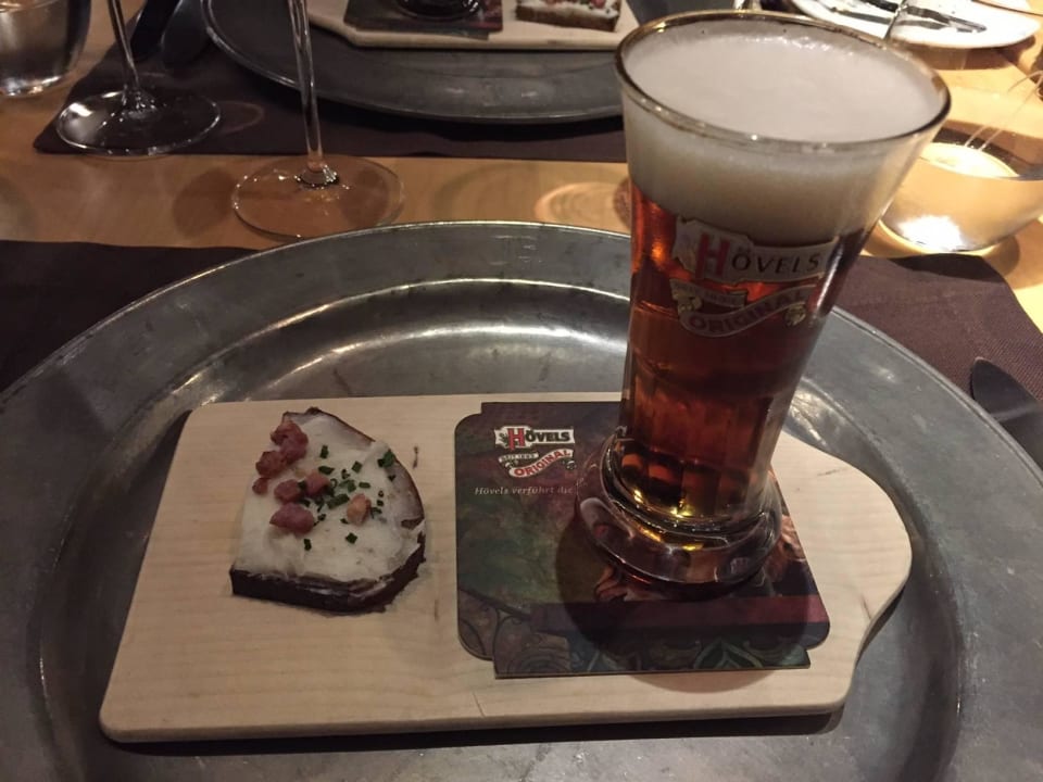 Landbrot mit Schmalz, Hövel (Fuhrmannskneipe) Relais Chateaux Jagdhof Glashütte