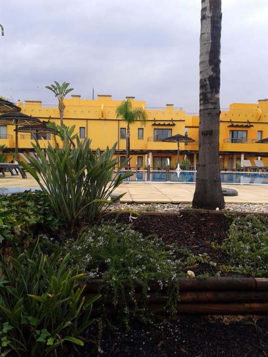 Sicht auf den Pool NH Marina Portimão Resort