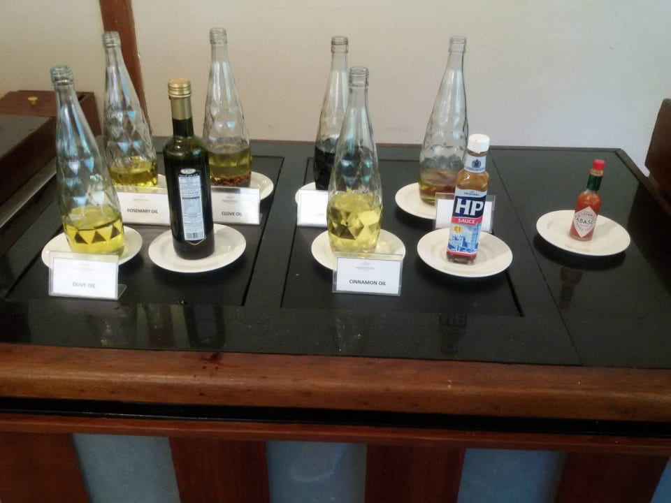 Essige und Öle an der Salatbar Adaaran Select Meedhupparu Island Resort - Premium All Inclusive