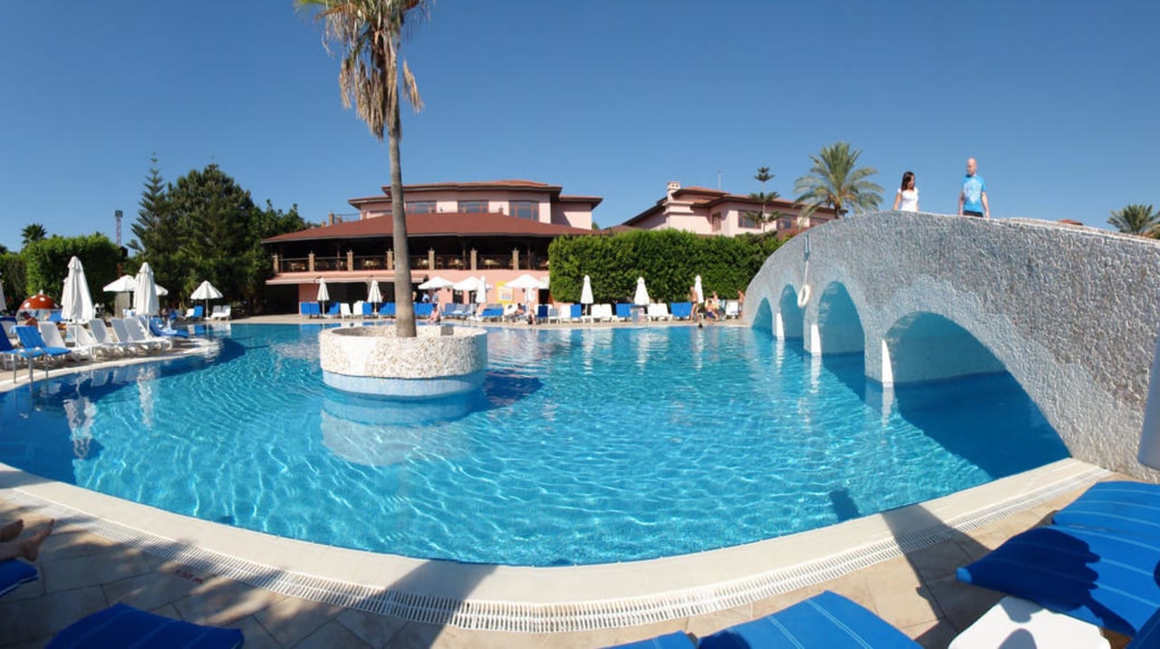 Hauptpool  Club Grand Side