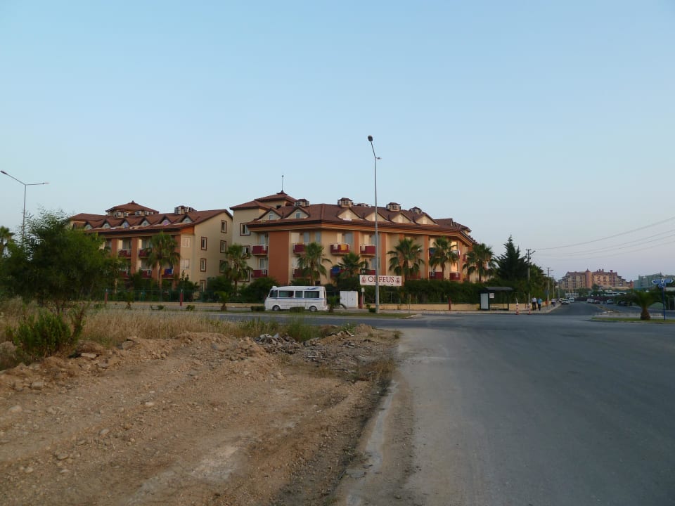 Von der Straße aus gesehen Hotel Orfeus Park