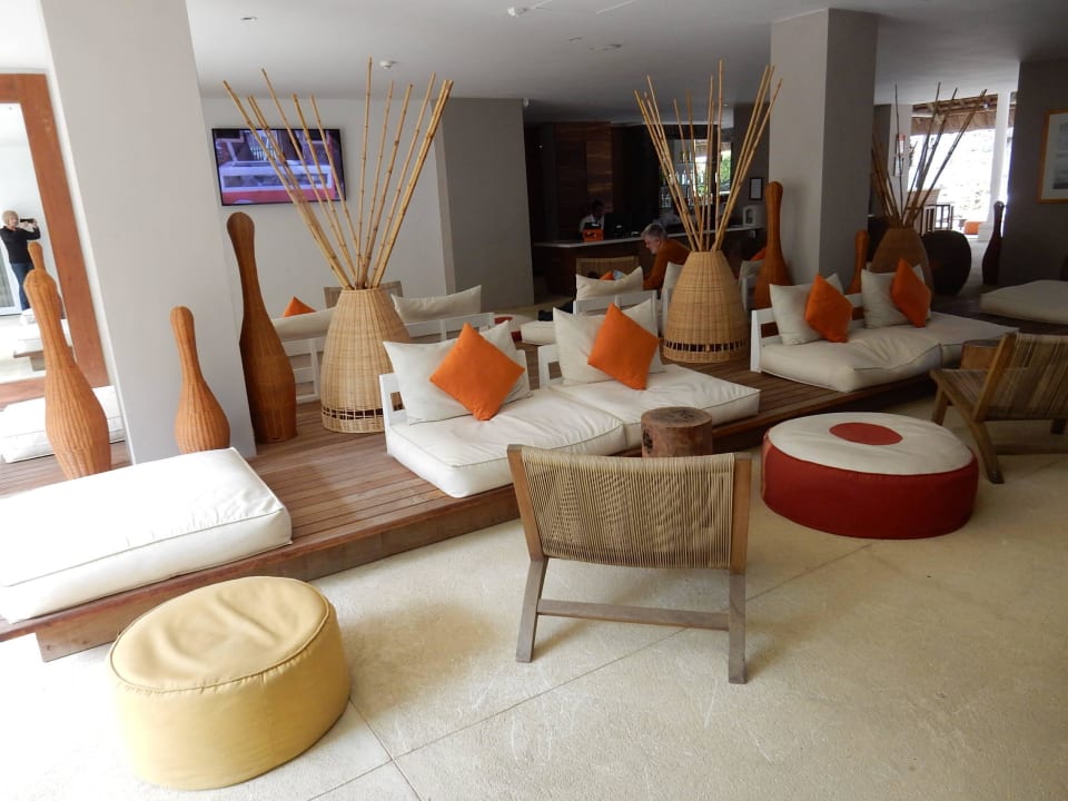 Sitzmöglichkeiten im Lobby-Bereich Friday Attitude