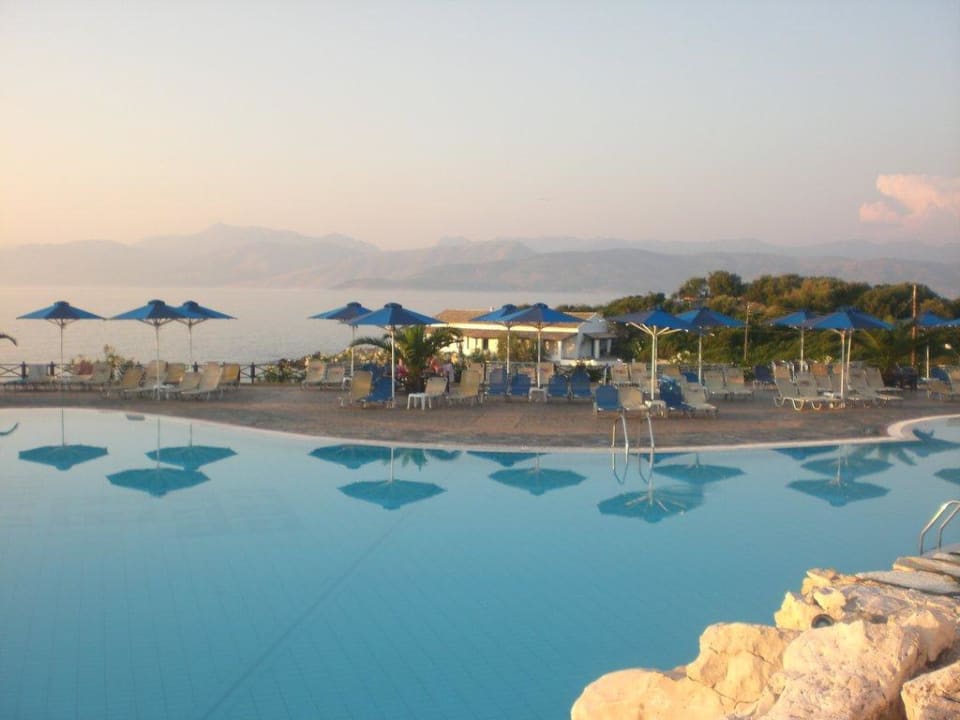 Pool mit super Ausblick Hotel Mareblue Beach