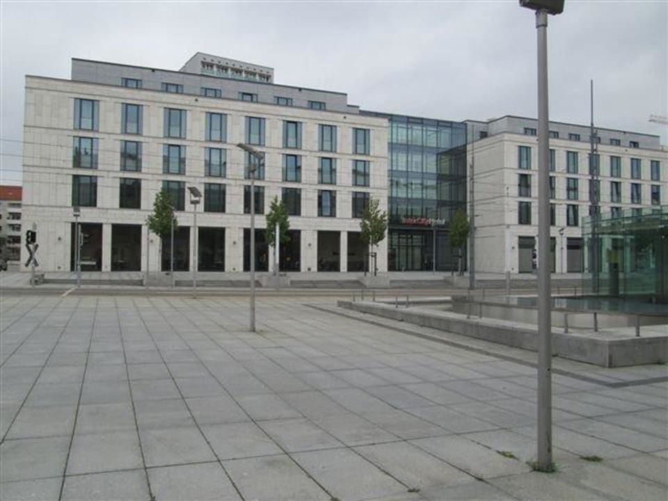 InterCityHotel, vom Hauptbahnhof  IntercityHotel Dresden
