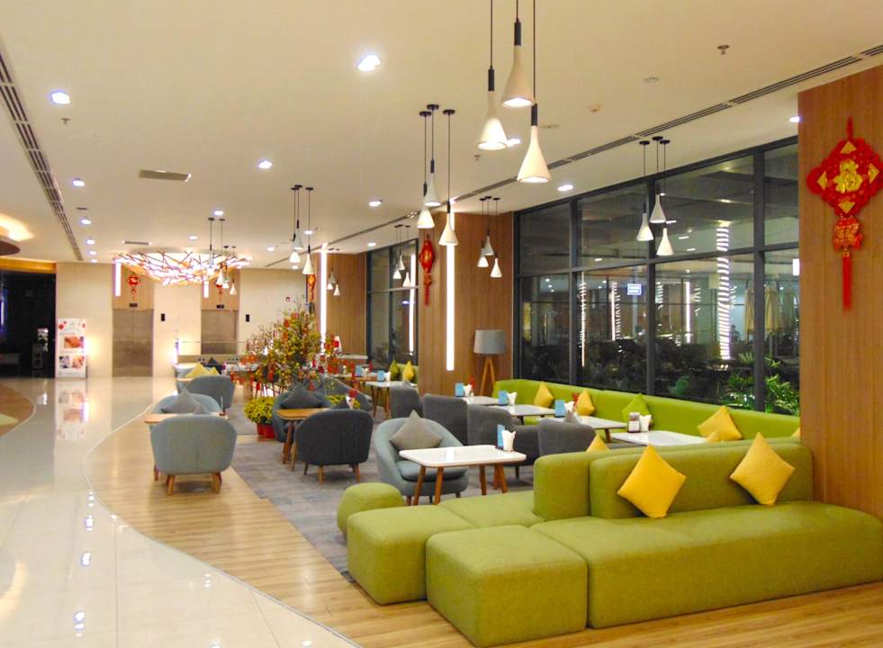 Gastro Holiday Inn & Suites Saigon Airport