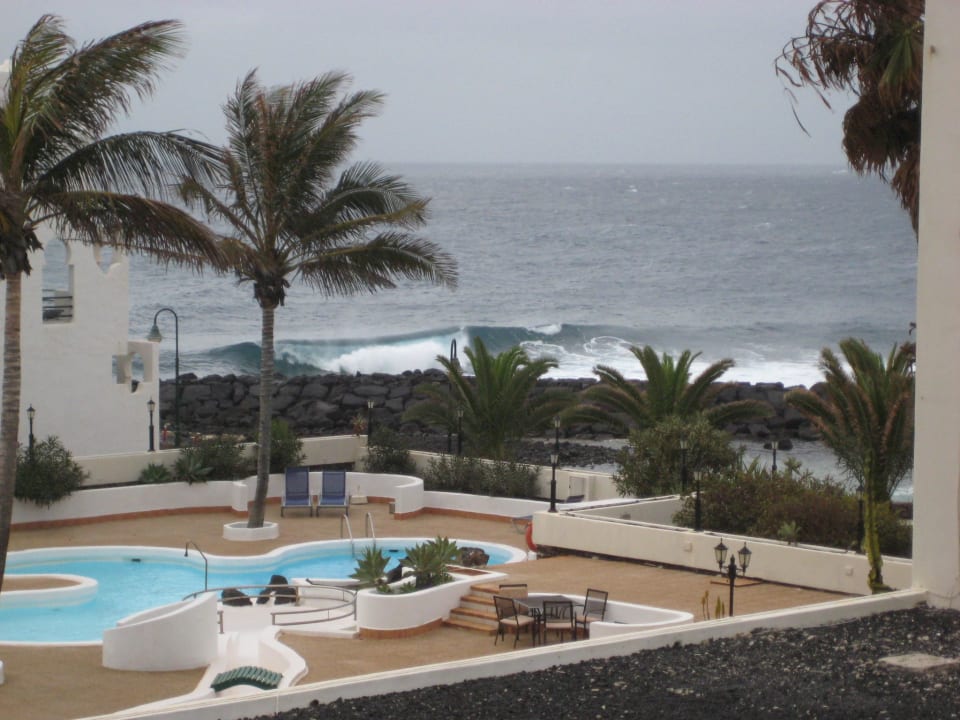 Blick vom Balkon zum Pool Neptuno Suites - Adults only