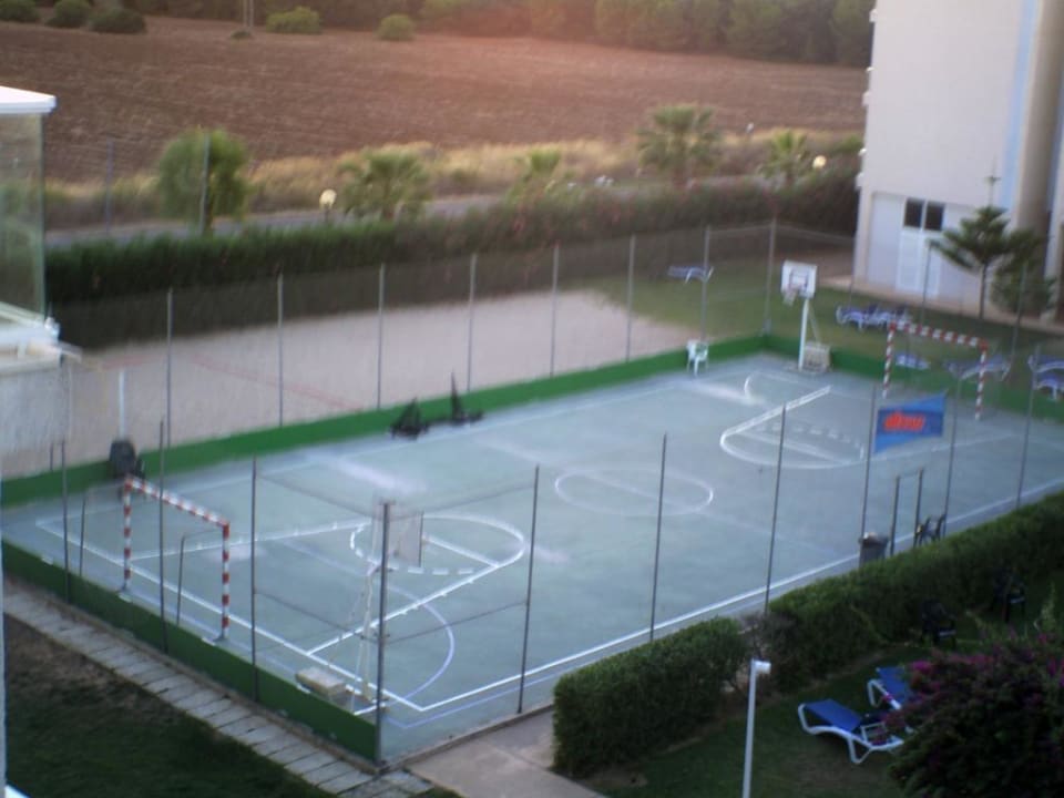 Fussball,Baskeball,und die Budelkiste für grosse Hotel Zafiro Alzinar Mar