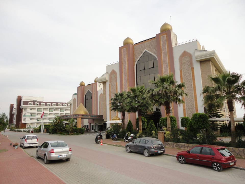 Adalya Resort & Spa von der Straße aus Adalya Resort & Spa - Adults Only