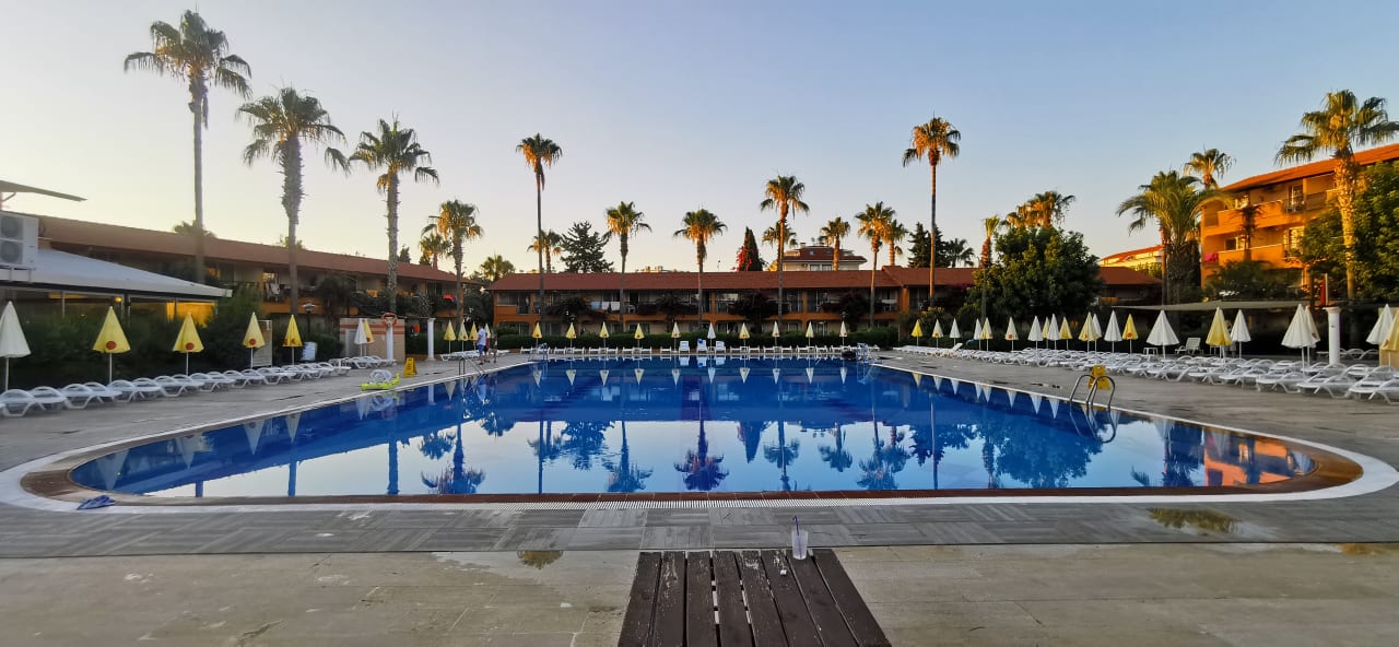 Pool Club Turtas Beach Hotel