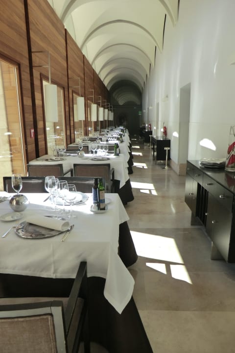 Das Restaurant - noch verwaist. Hotel Parador de Alcalá de Henares