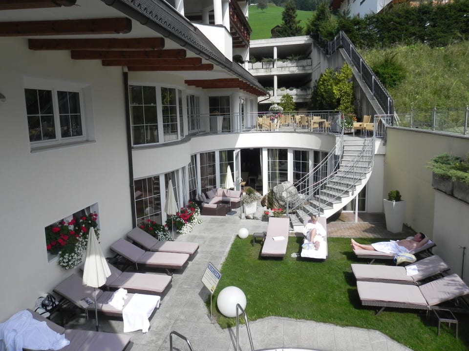 Aussen Ruhezone Hotel Andy