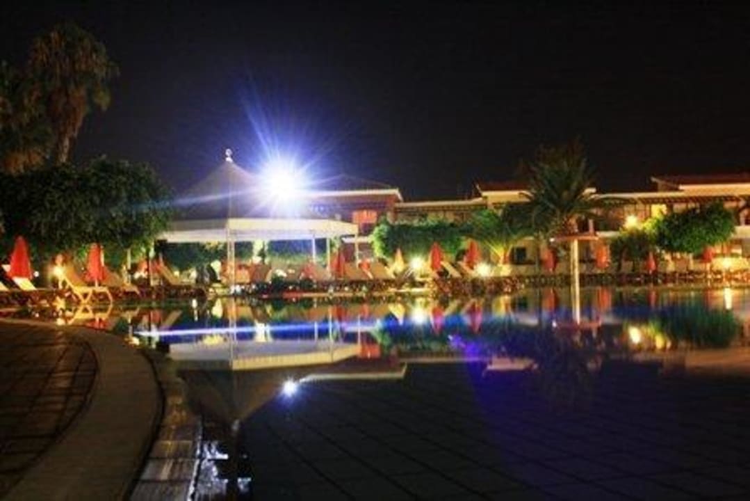 Bei Nacht Atlantica Aeneas Resort