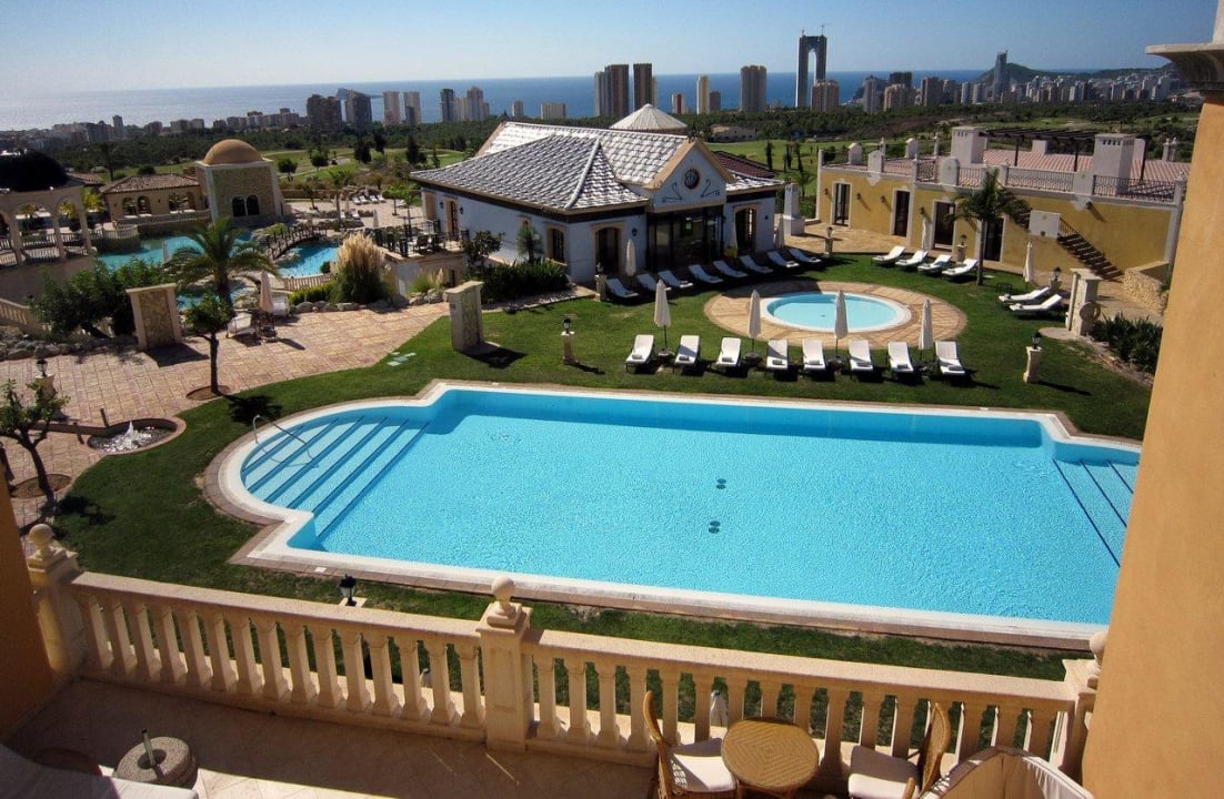 Heated pool on level side Hotel The Level at Meliá Villaitana