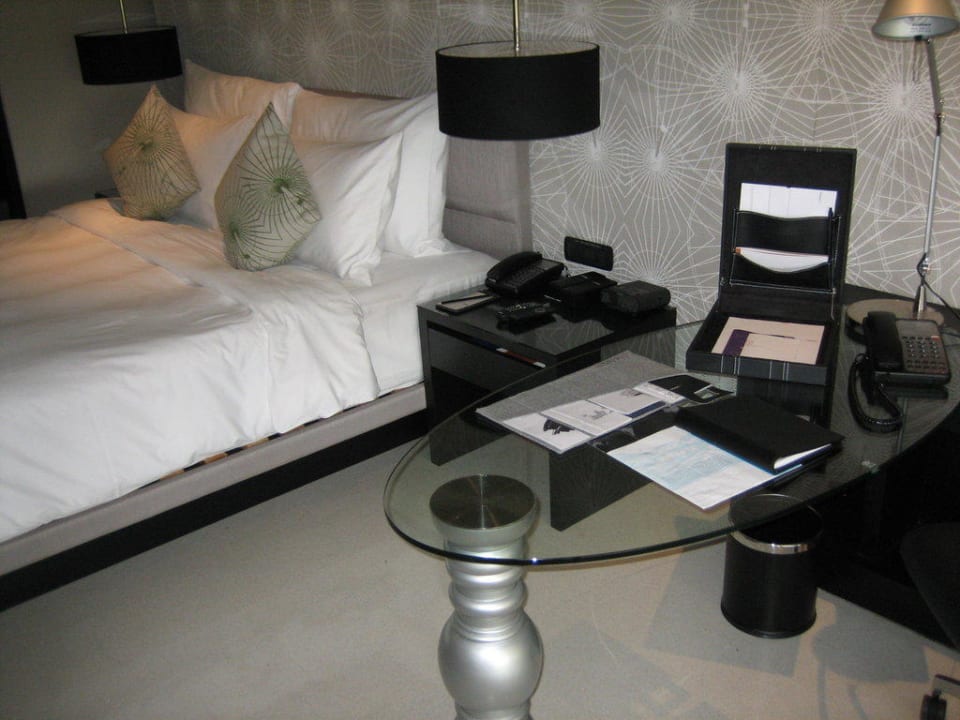 Zimmer mit Schreibtisch Le Meridien Chiang Rai Resort