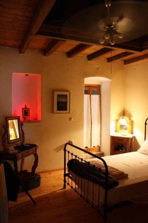 Apartment "Terra" (Schlafzimmer) Nostos Studios & Apartments