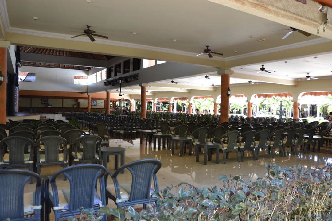 Bühne für die Shows Grand Palladium Kantenah Resort & Spa