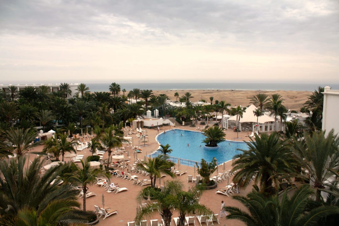 Kein Betrieb im Pool bei diesem Wetter Hotel Riu Palace Maspalomas Adults Only