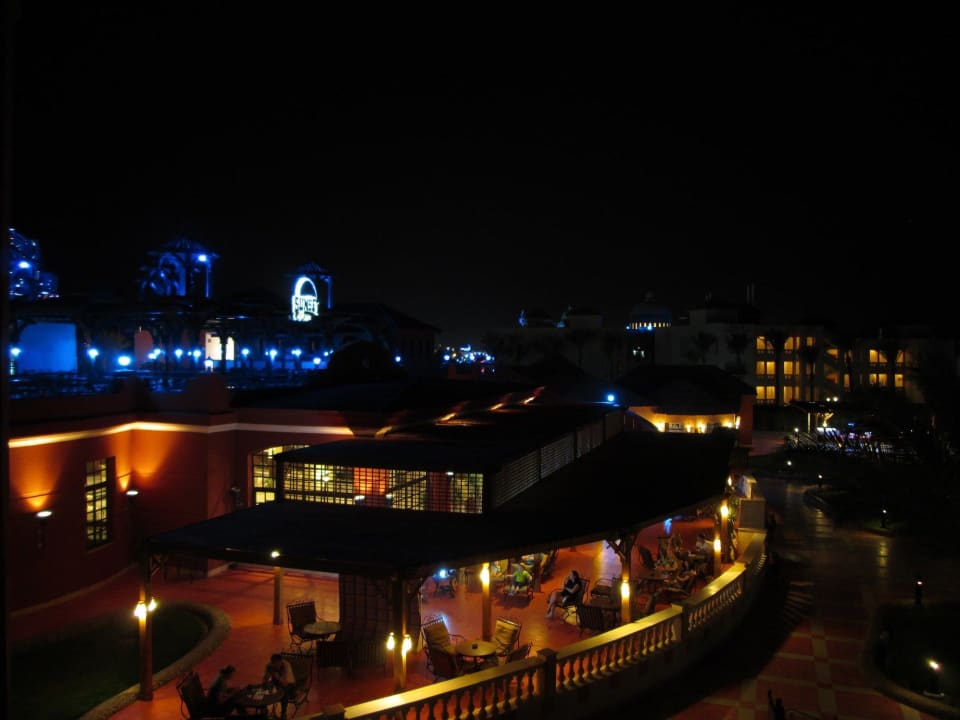 Вид с балкона вечером Pickalbatros Aqua Vista Resort - Hurghada