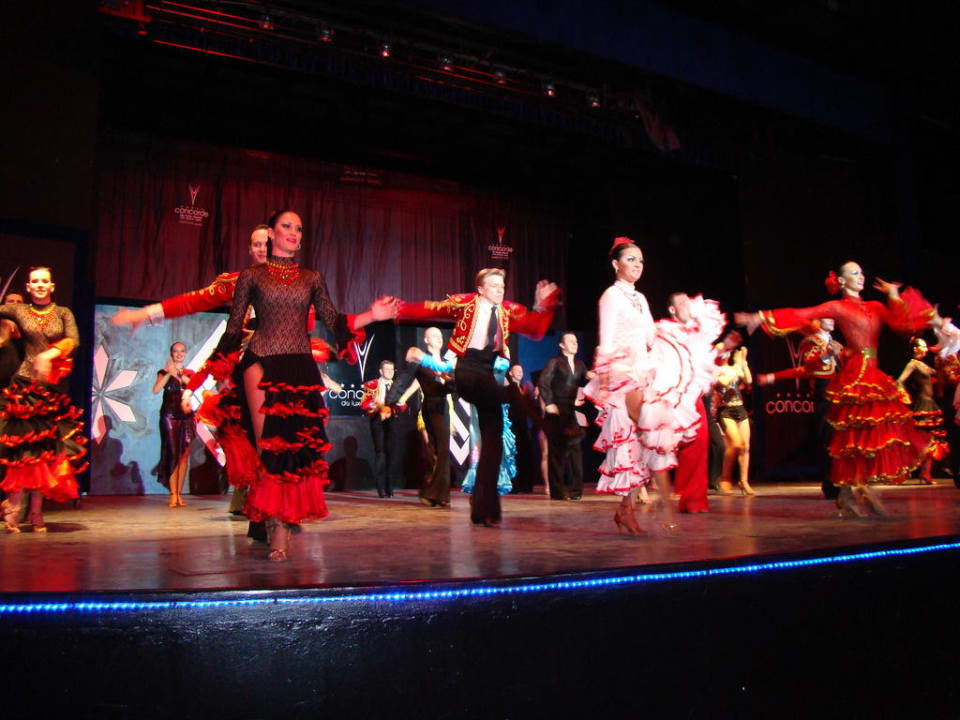 Show am Abend mit Tanzgruppe Concorde De Luxe Resort