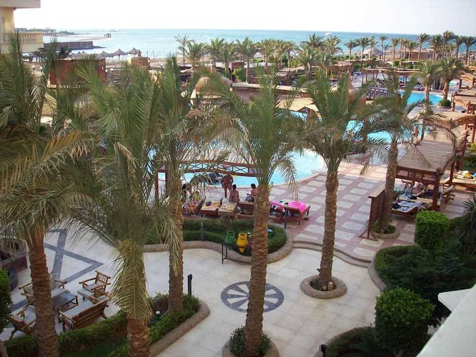 Pohled z pokoje na bazény. Riviera Aqua Park Resort