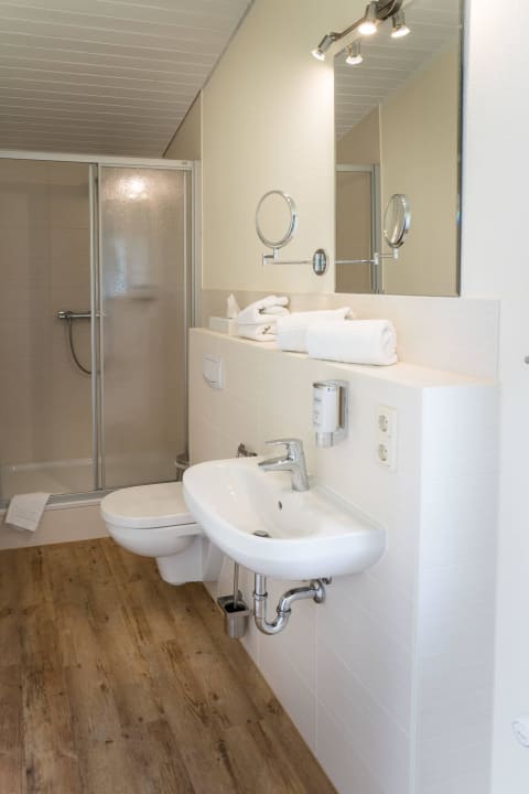 Moderne Badezimmer Hotel kleine Auszeit - Adults Only