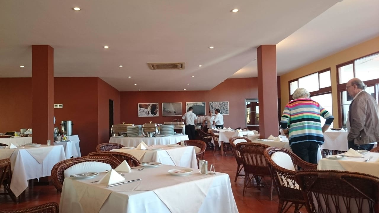 Unfreundliches, unaufmerksames,lustloses Personal Porto Santo Hotel & Spa