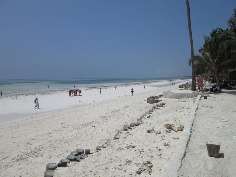 Der Strand bei Ebbe Sultan Sands Island Resort & Spa