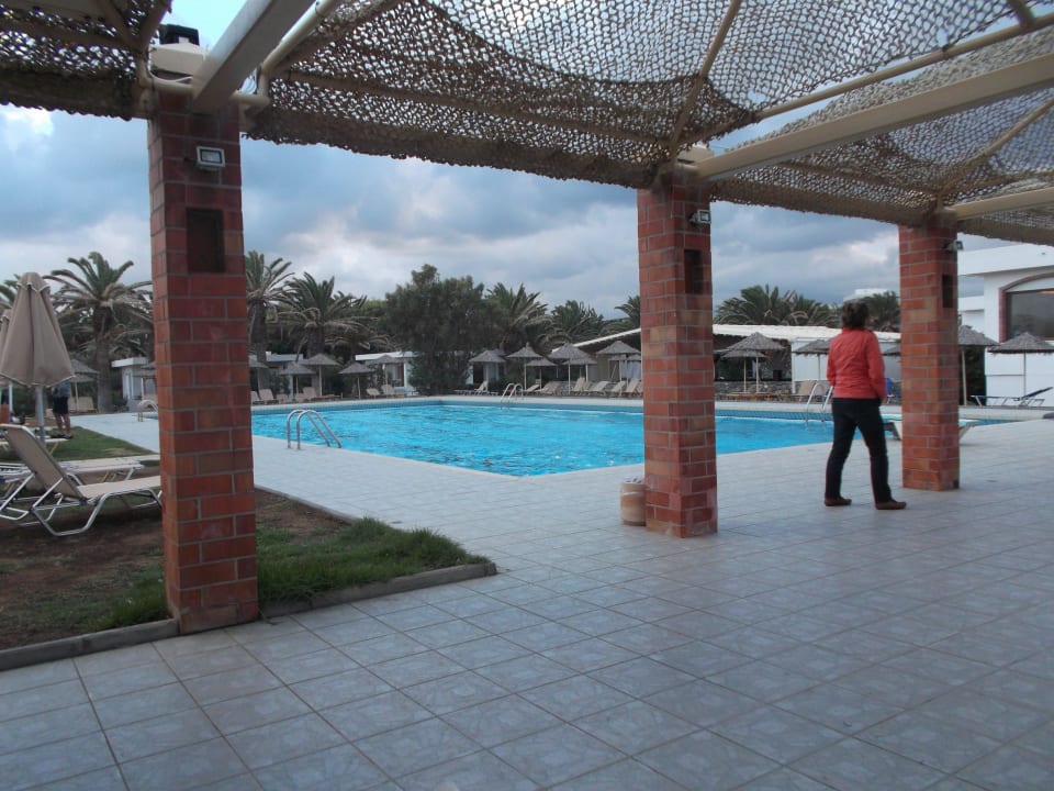 Swimmingpool mit Meerwasser Civitel Creta Beach