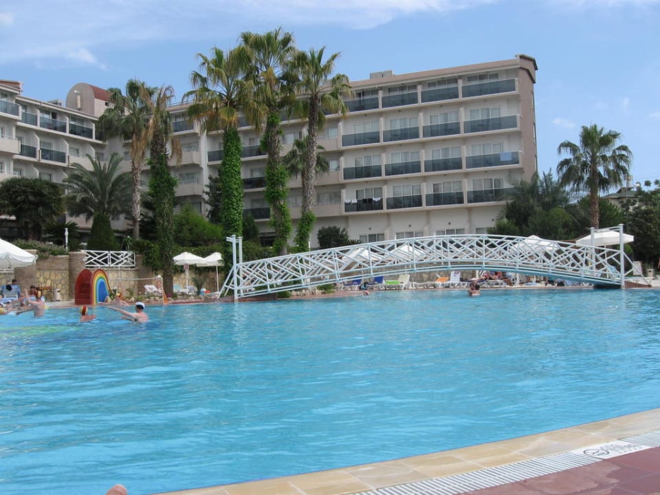 Sauberer Pool Seaden Corolla Hotel