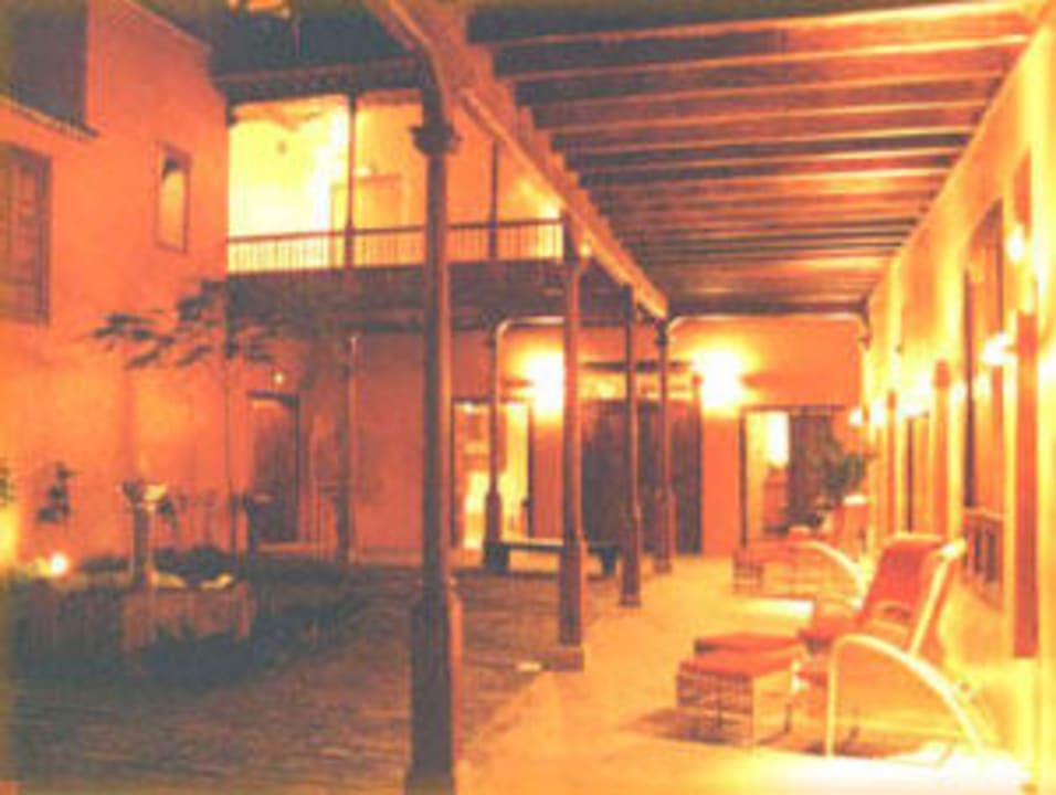 Innenhof La Quinta Roja Hotel LIVVO La Quinta Roja