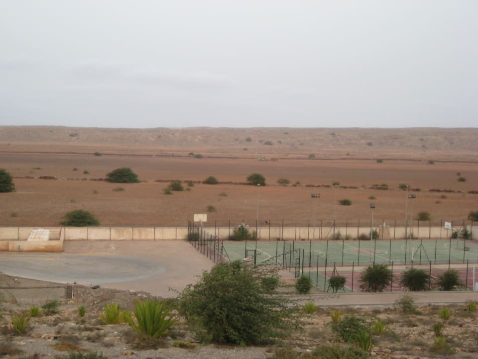 Sehr kahle Landschaft VOI Praia De Chaves Resort