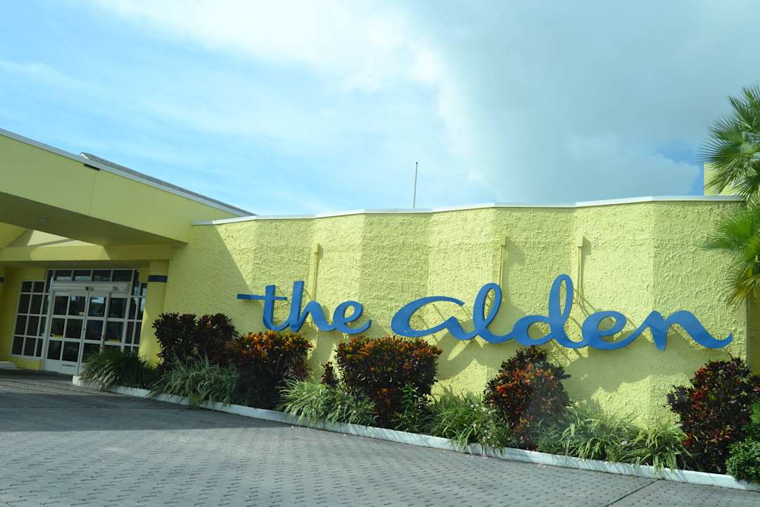 Hotel-Zufahrt Hotel The Alden Resort