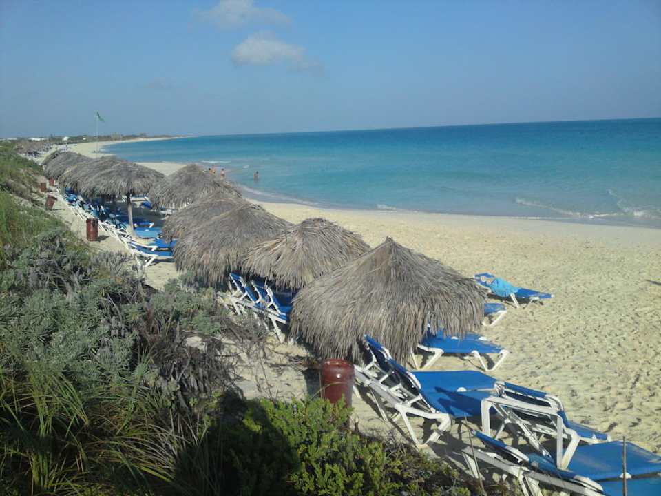 Der schöne gepflegte Strand vom Hotel Melia Las Dunas